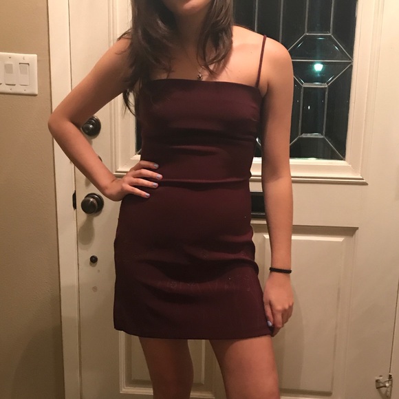 Burgundy mini dress with small flower details at the bottom - Picture 1 of 3